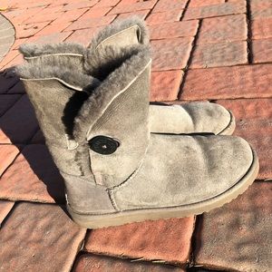 Uggs Grey Bailey Button!!!